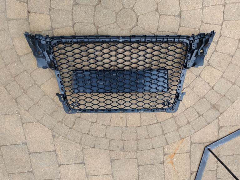 Mk 1 Audi A4 front grill 