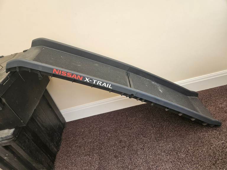 Nissan XTrail boot/tailgate dog ramp