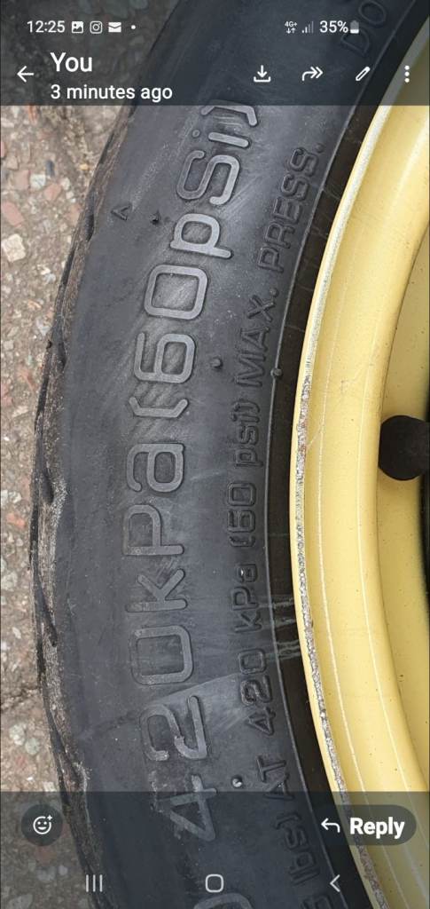 Wheel and tyre for Toyota Yaris