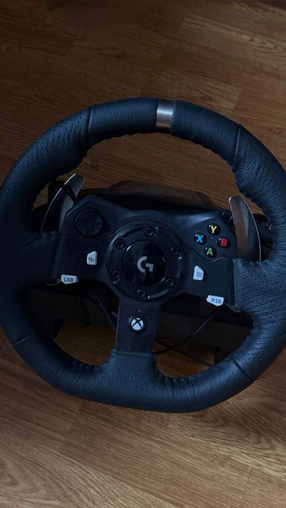 Logitech G920 XBOX/PC RACING WHEEL AND PEDALS