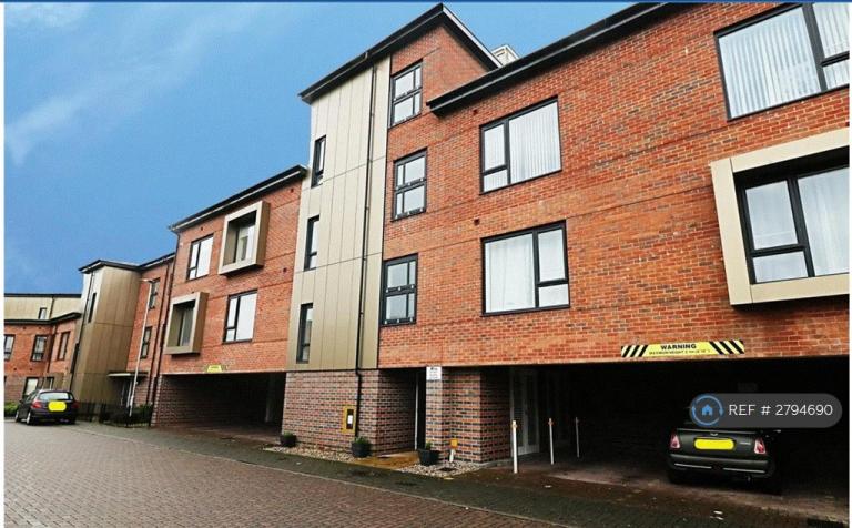 1 bedroom flat in Lindon Close, Brownhills, Walsall, WS8 (1 bed) (#2794690)