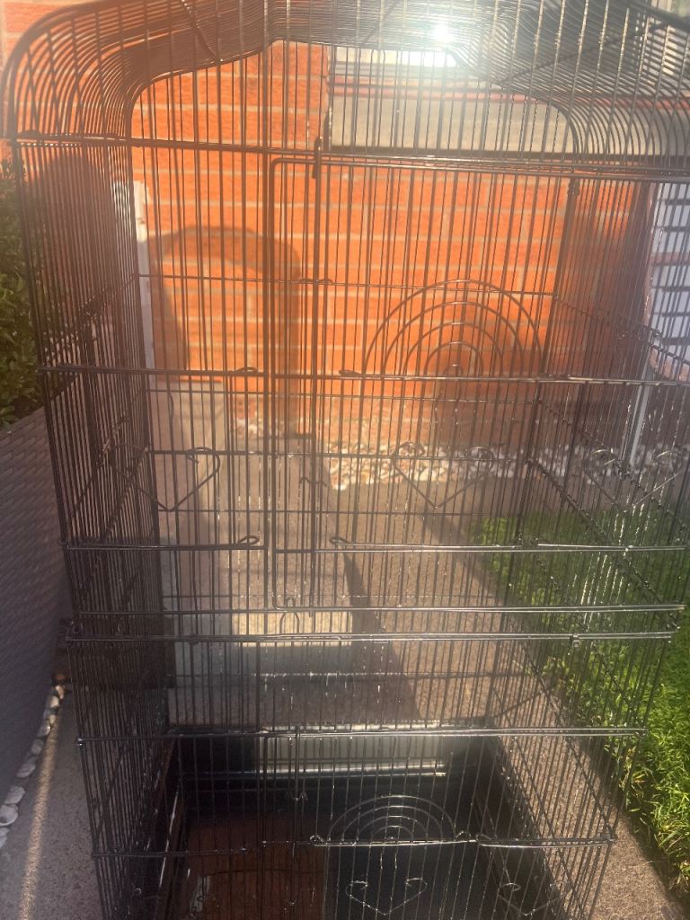 Ver good condition bird cage