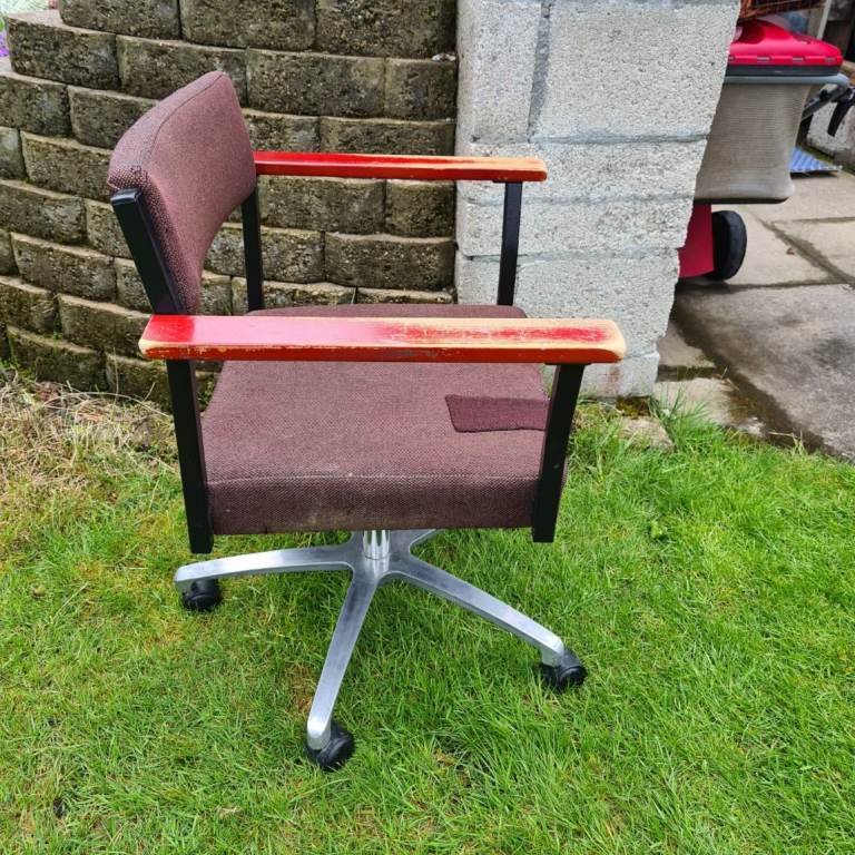 Brown Fabric Swivel Chair with Armrests and Wheels