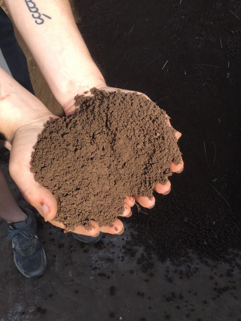 Bulk bags of brown topsoil- BS3882 certified- screened to 10 mm