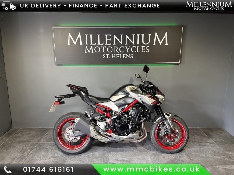 2023 KAWASAKI Z900 SUPER NAKED MOTORCYCLE ONE OWNER