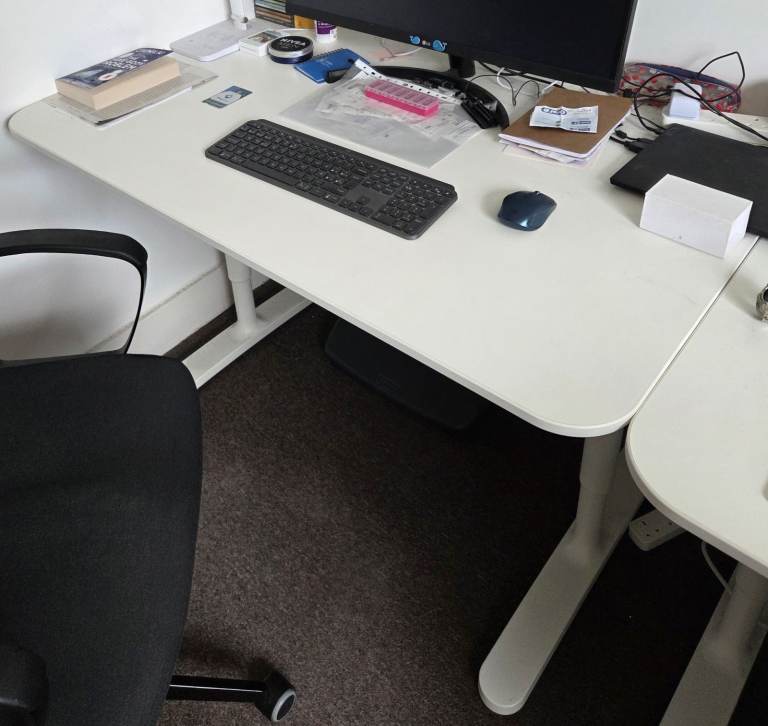 White Office Desk – Good Condition