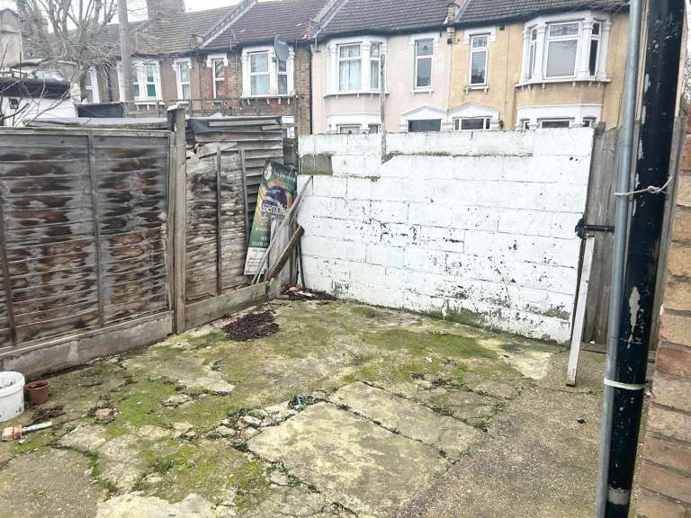 3 Bed room family spacious house to rent (Please no Agents) 