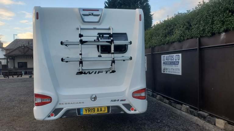 SWIFT BESSACARR 584 MOTORHOME french bed 4 berth 4 belts- 1 f owner