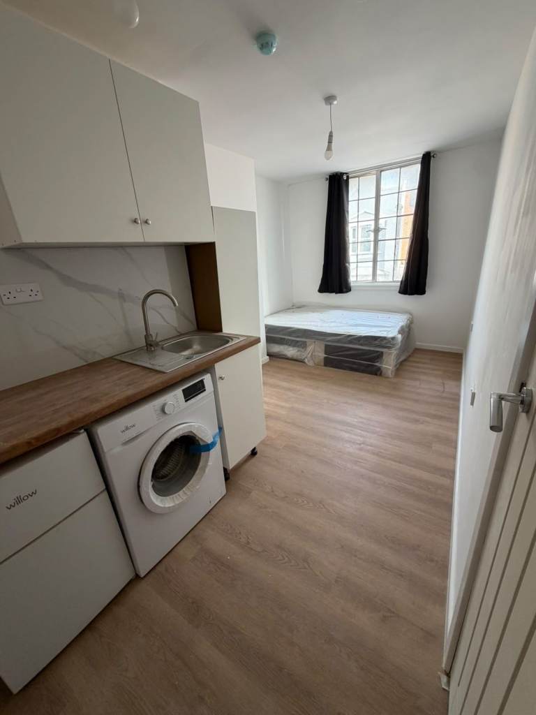 FURNISHED STUDIO FLAT TO RENT – CROYDON (CR0)