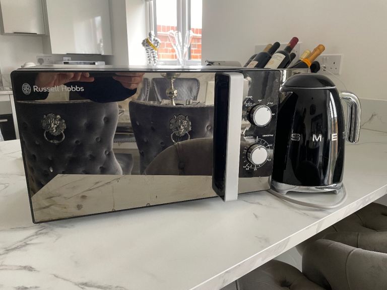 SMEG Kettle & Black Microwave 