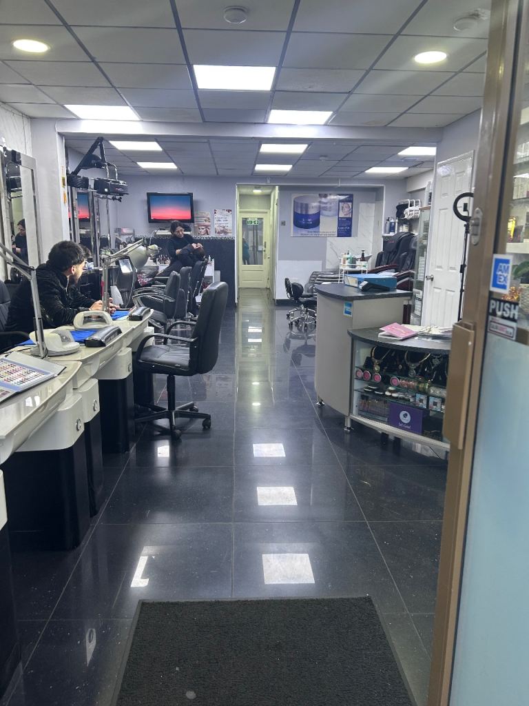 Nail area to let