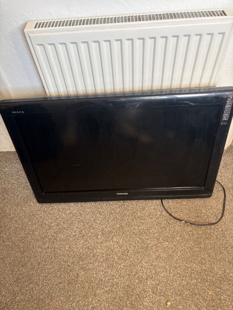 TOSHIBA REGZA 32AV555D LCD TV - Good Condition
