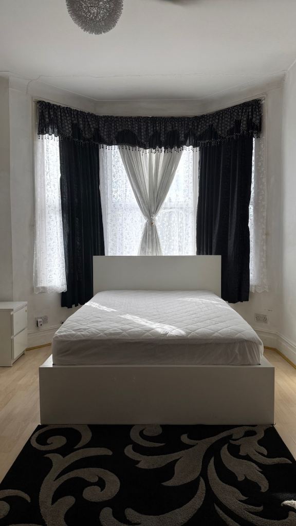 Large Modern Room With Large Bed In Catford To Rent