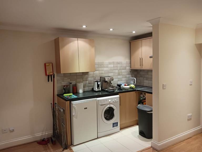 **Beautiful Studio near to High Barnet Station - All Bills Included**