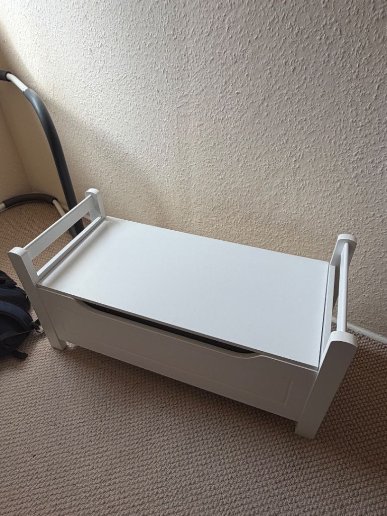 Blanket/Storage Bench