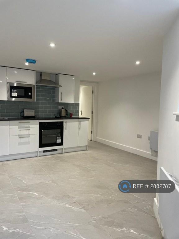 2 bedroom house in Southchurch Avenue, Southend-On-Sea, SS1 (2 bed) (#2882787)