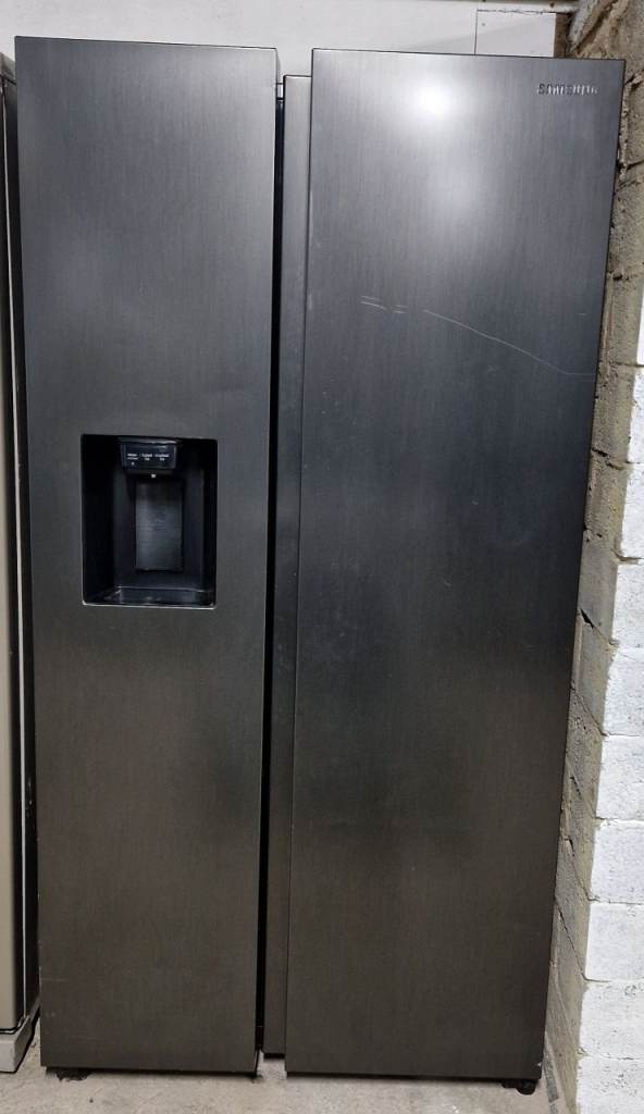 Samsung American Style Fridge Freezer with Water & Ice Dispenser