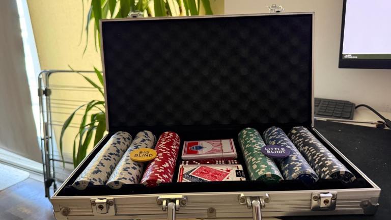 Poker Chip Set in Aluminium Case – Good Condition