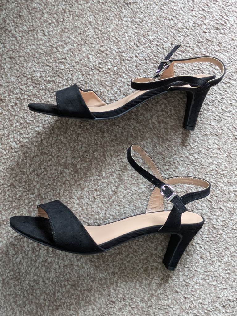 Barely There Sandals x 2 pair