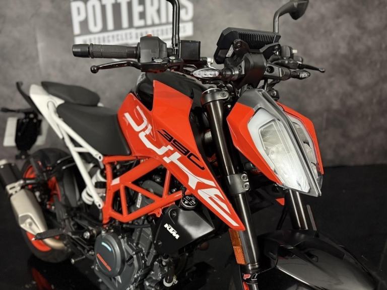 KTM 390 Duke *Genuine 1500 miles!*