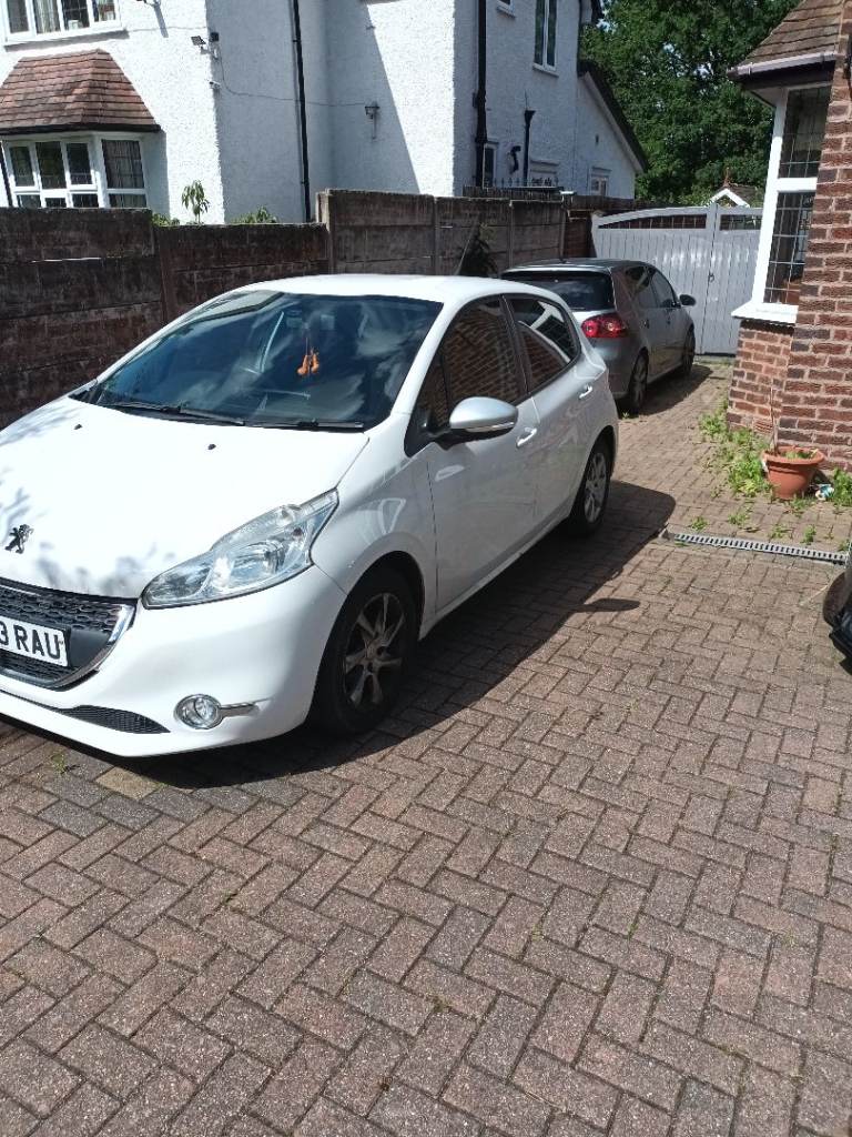 Peugeot, 208, Hatchback, 2014, Manual, 1398 (cc), 5 doors
