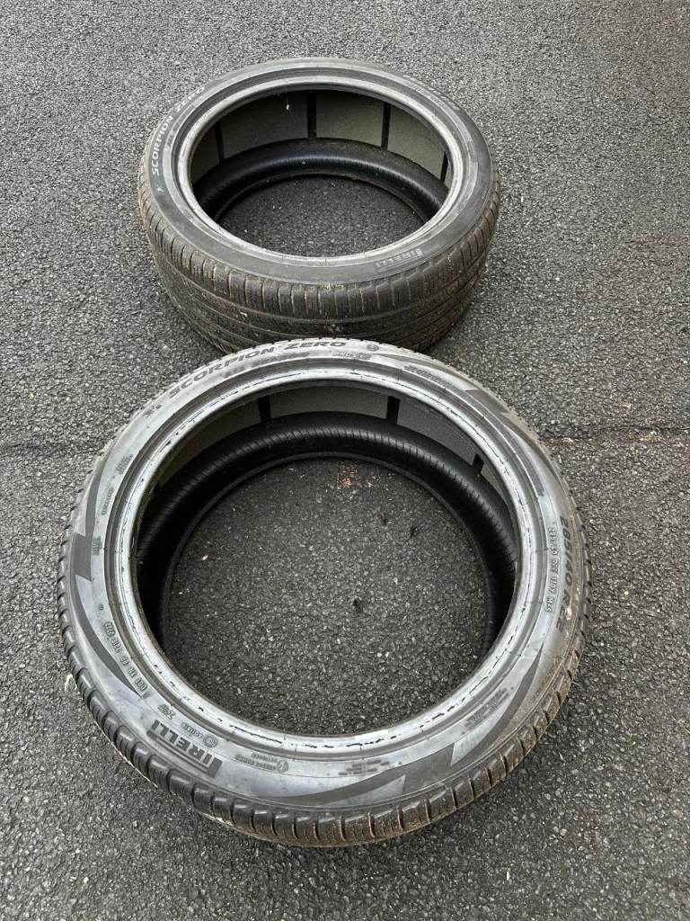 4x4 22 inch x 2 Discovery or similar tyres