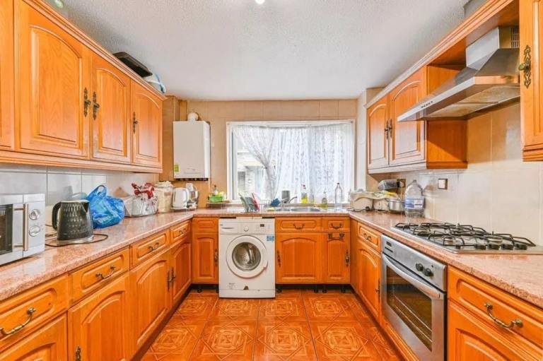 3 Bedroom Terraced House🏡