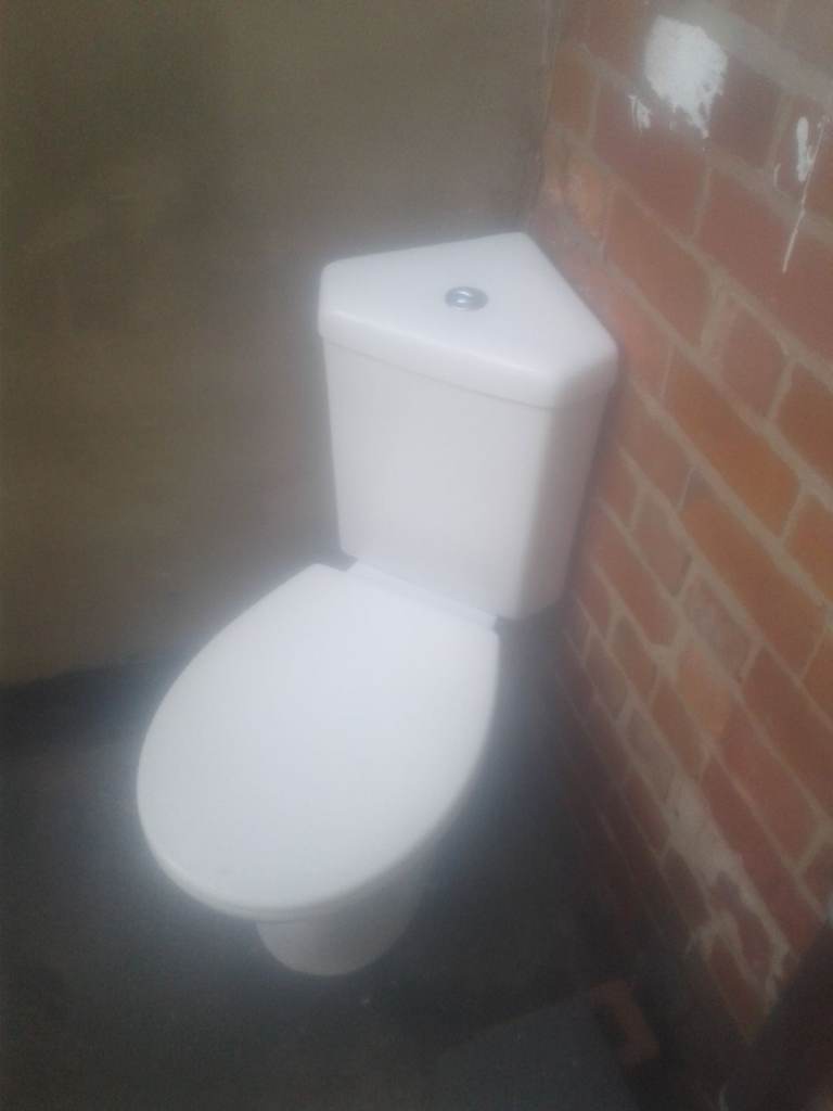 Corner toilet