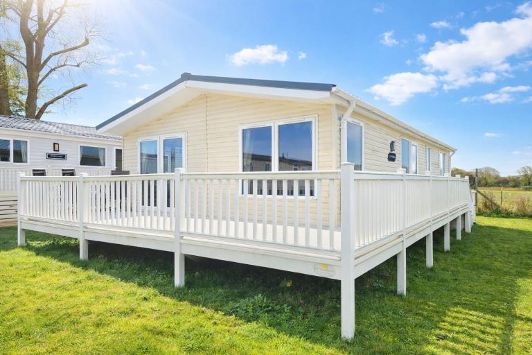 LODGE FOR SALE ‼️ CHEAP PITCH FEES ‼️ VALLEYFARM CLACTON ON SEA