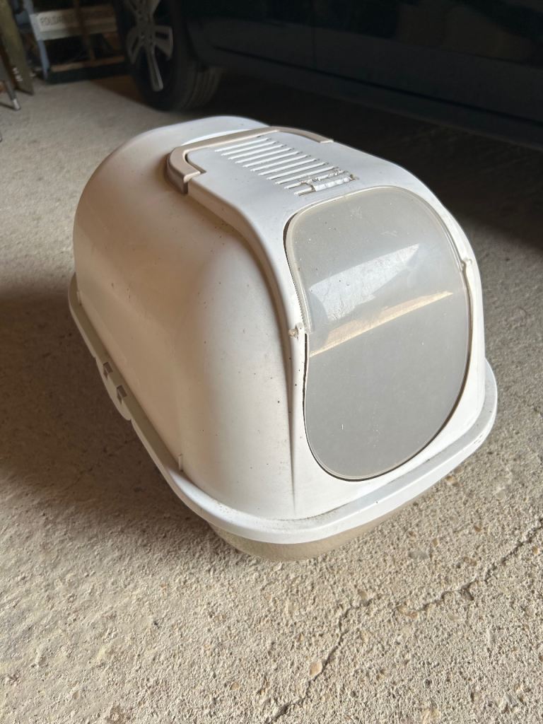 Cat litter tray and half bag of wooden pellets