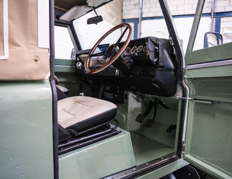 1990 Land Rover Defender 90 2.5 TD5 Pickup 2dr Diesel Manual (120 bhp) Diesel