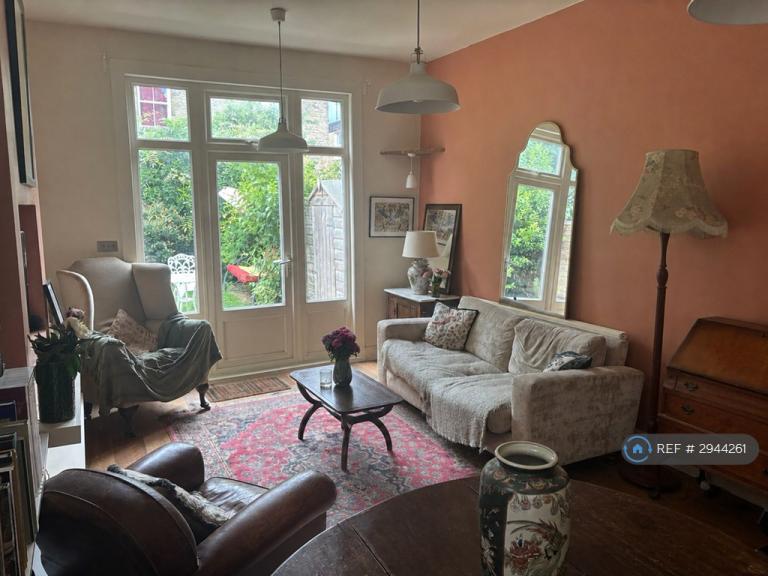2 bedroom flat in Trinity Rise, London, SW2 (2 bed) (#2944261)
