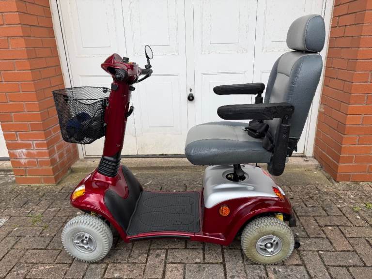 Kymco Strider mobility scooter. It's working, but it needs repair. (It requires new batteries.)