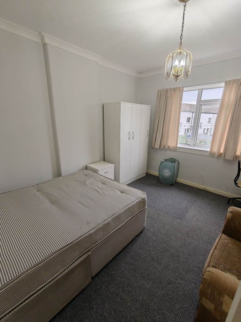 Fully furnished room to rent 