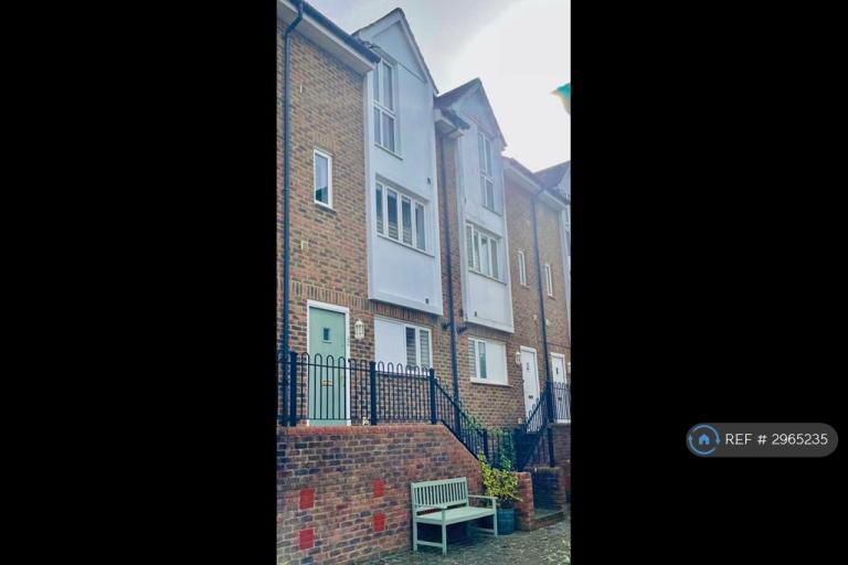 4 bedroom house in Medway Court, Aylesford, ME20 (4 bed) (#2965235)