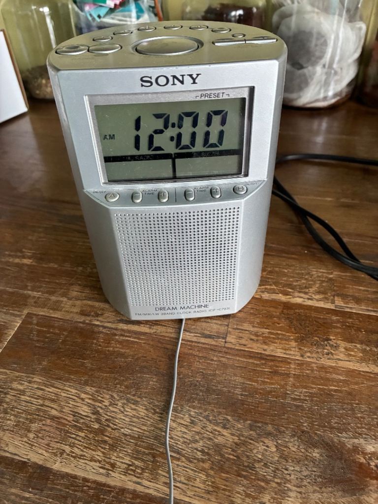 Radio alarm clock sony dream machine icf c793l