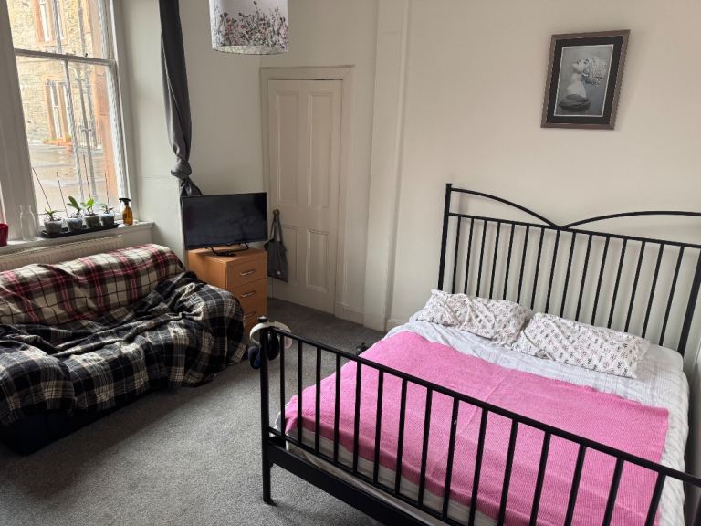 Spacious room Tollcross Edinburgh 