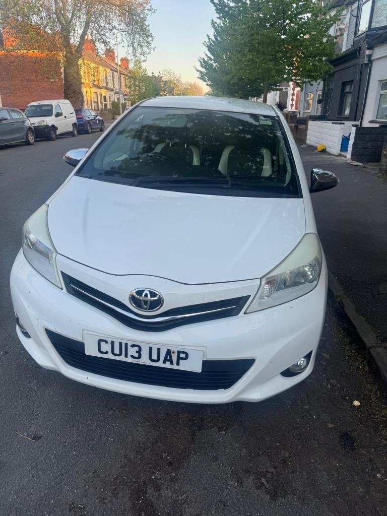 Toyota, YARIS, Hatchback, 2013, Manual, 1329 (cc), 5 doors