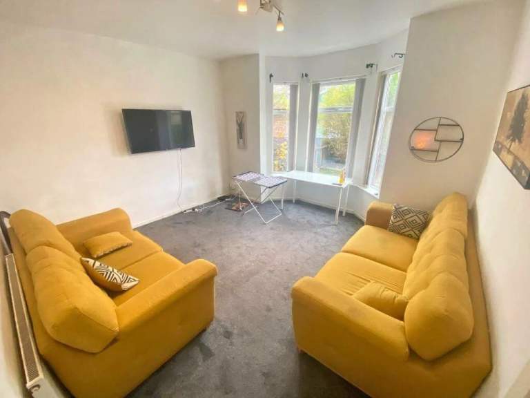 Furnished Double Room to Rent – M13  0DS– Bills Included – Available Now