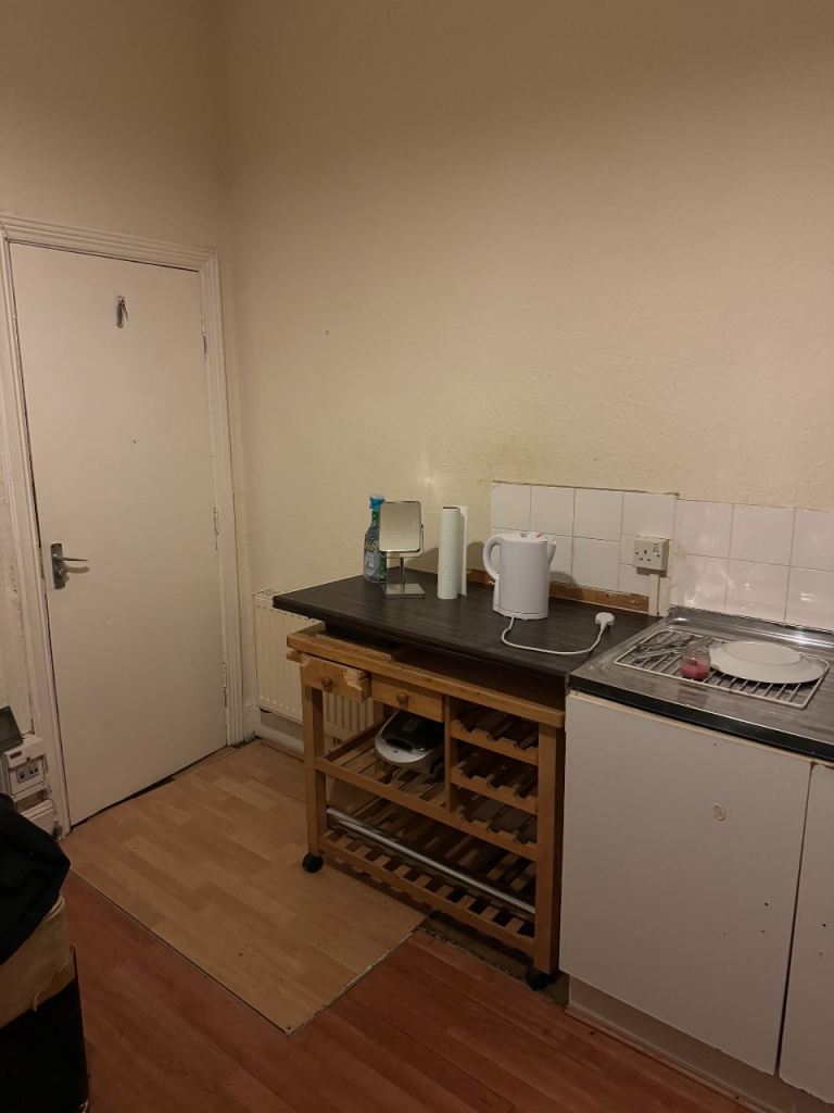 Bedsit Pershore rd Selly park B29 7LS