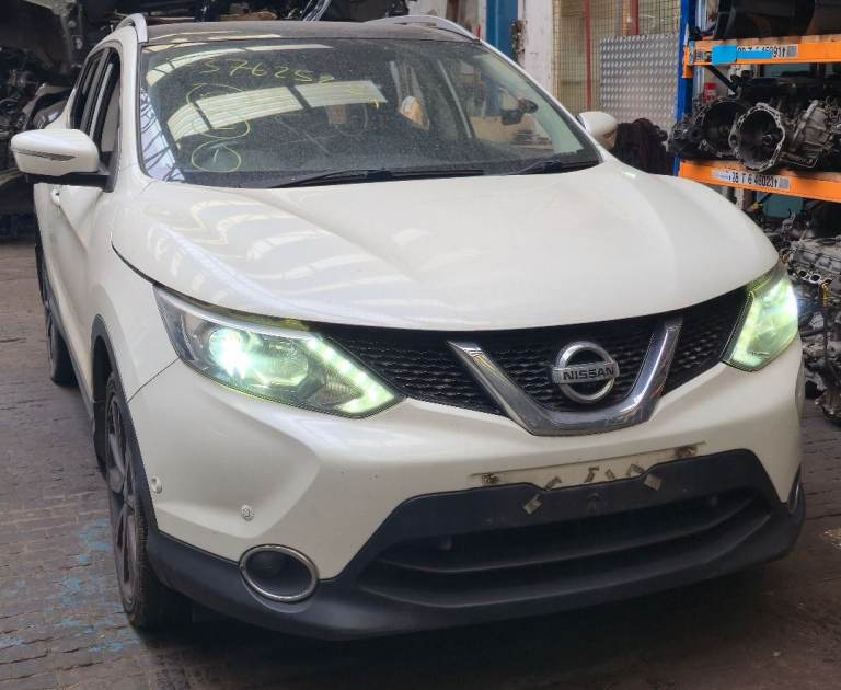 NISSAN QASHQAI 2015 1.6 DIESEL 4WD. BREAKING