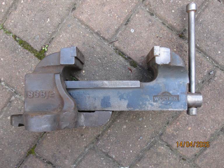 WODEN ENGINEERS BENCH VICE . 3 1/2" JAWS --OPENS TO 5 1/2"