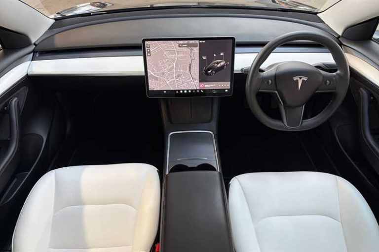 2022 Tesla Model 3 Standard Range Plus Saloon 4dr Electric Auto RWD (241 bhp) Saloon Electric Aut...