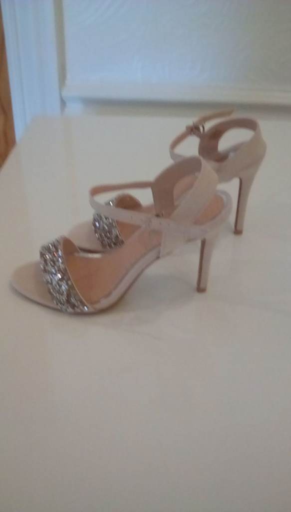Size 4 Nude Sandals