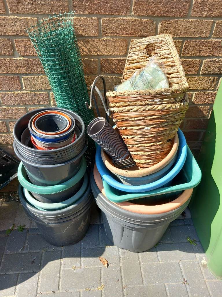 Pots, mesh and baskets.