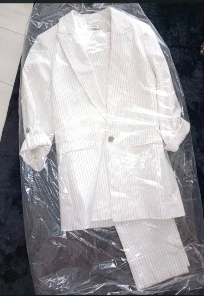 GALLERY White Pinstripe Suit UK M – As Good As New
