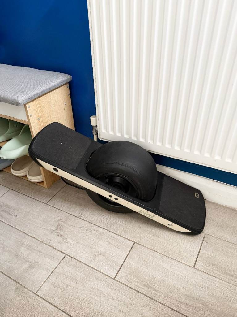 Onewheel Pint comes with Charger - Central London Collection