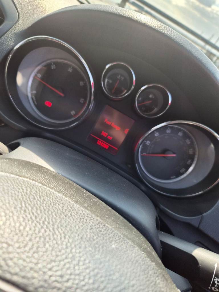 Vauxhall, INSIGNIA, Hatchback, 2011, Manual, 1956 (cc), 5 doors