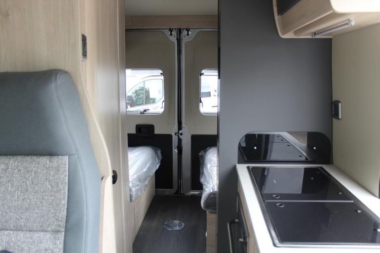 Auto-Trail Expedition 67 POP TOP ROOF, AUTOMATIC DIESEL AUTOMATIC 2025