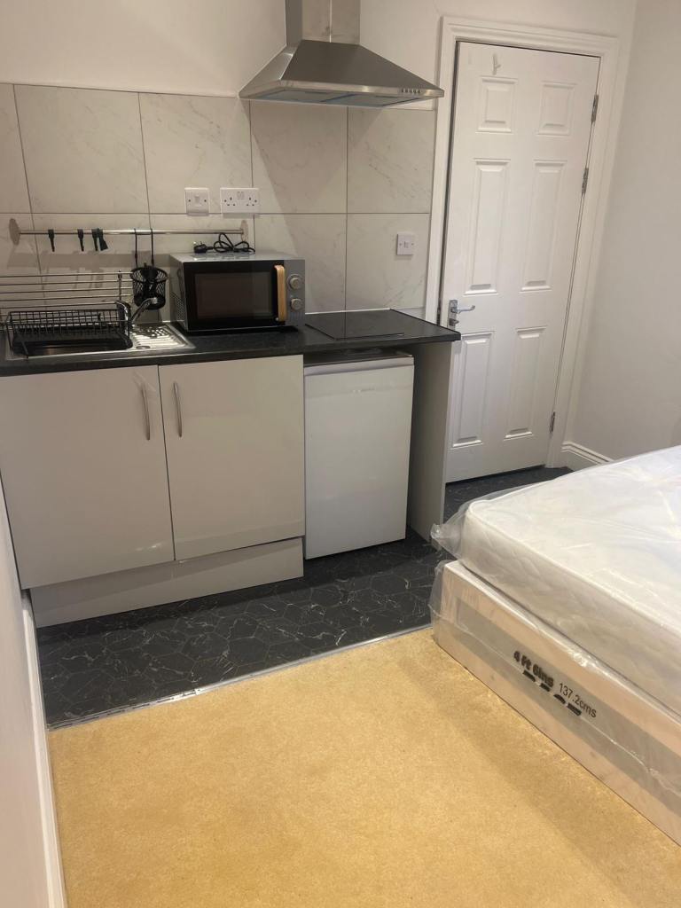 Fresh En-suite Double Room Gants Hill 